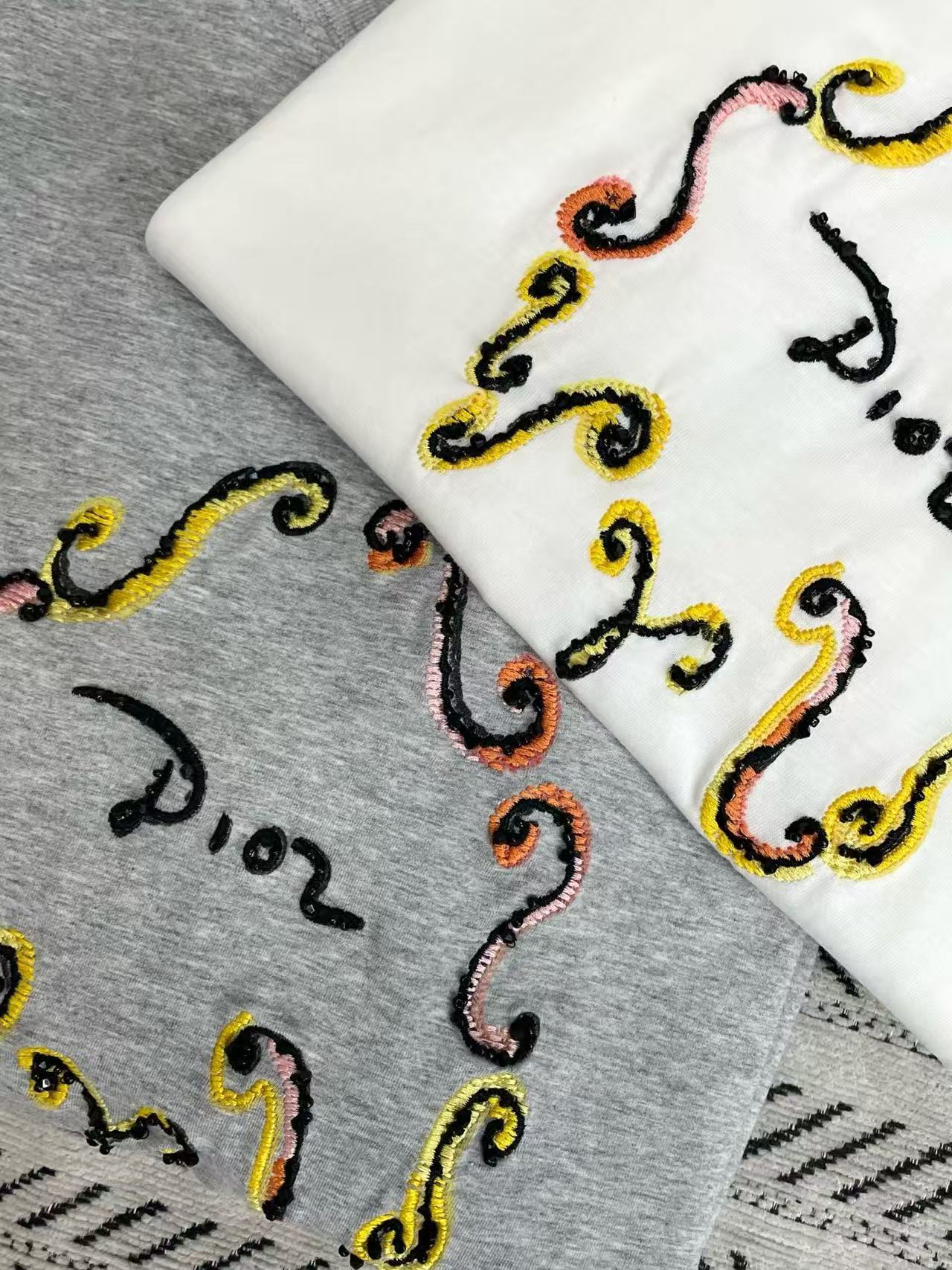 DI0Rビーズ刺繍文字Tシャツ【50％割引+送料無料】