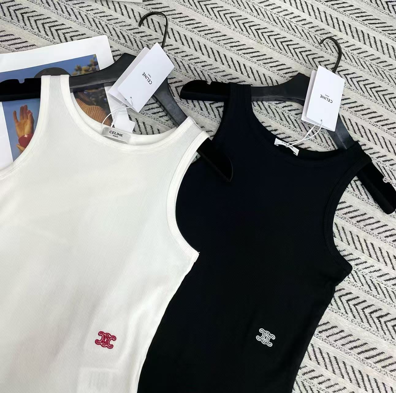CEL1NE 凱旋門シンプルTシャツ【50％割引+送料無料】