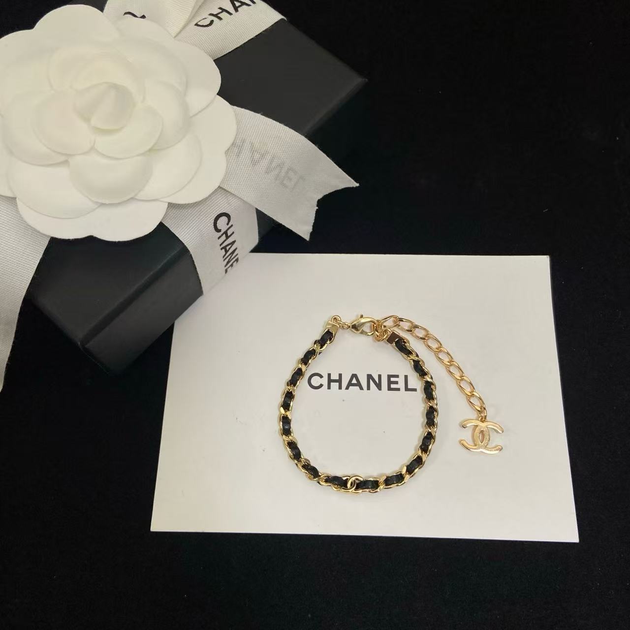 CHANE1 ダブルC レザーブレスレット【50％割引+送料無料】