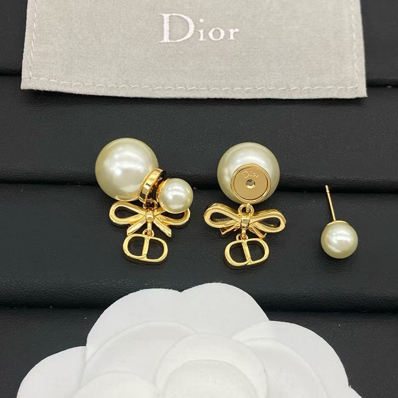 DI0R CDパール スタッドピアス【50％割引+送料無料】