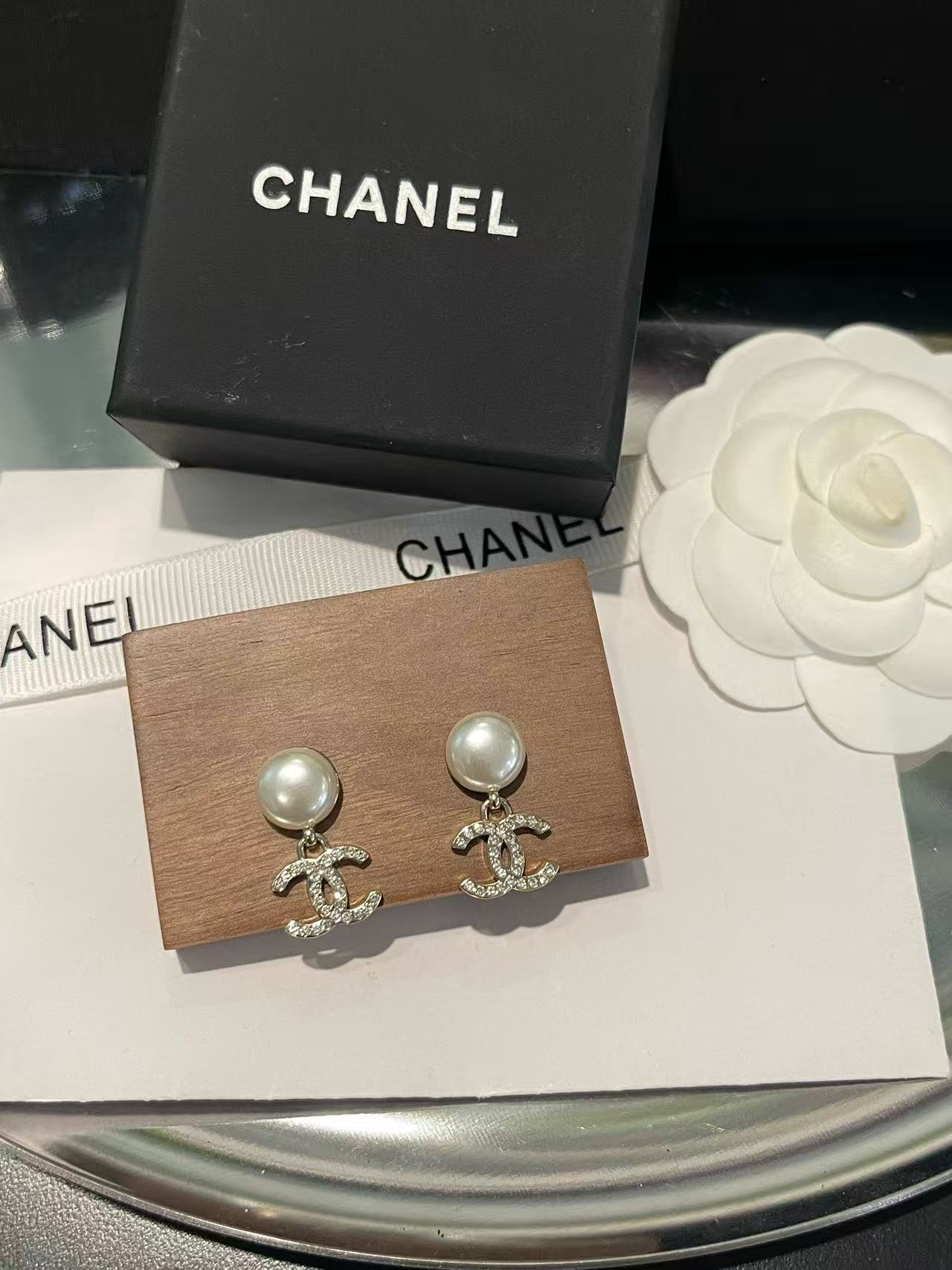 CHANE1 ダブルC ダイヤモンドパールスタッドピアス【50％割引+送料無料】