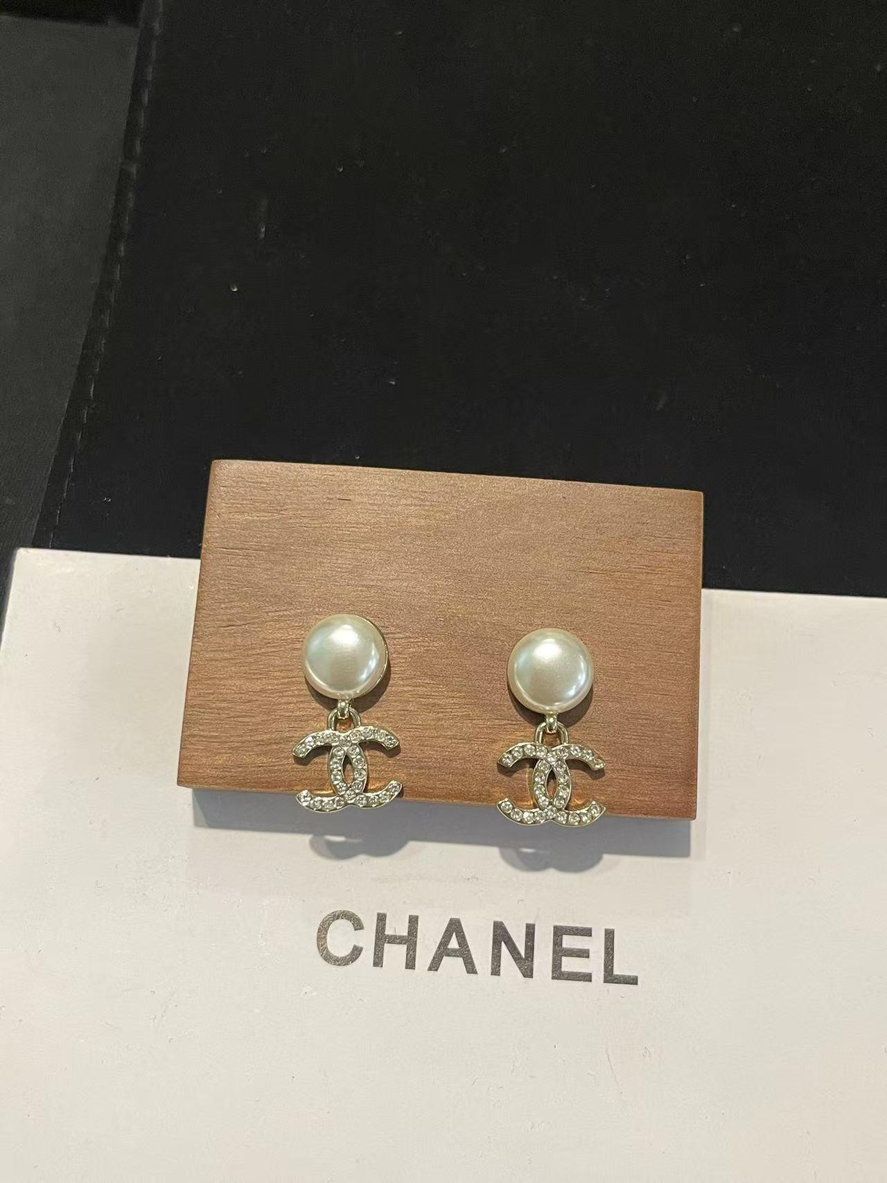 CHANE1 ダブルC ダイヤモンドパールスタッドピアス【50％割引+送料無料】