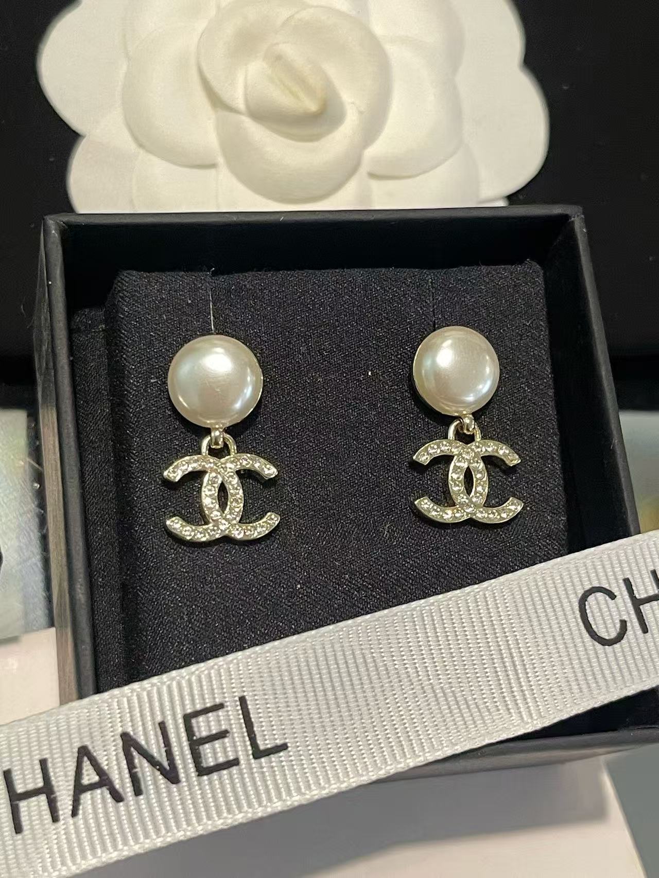 CHANE1 ダブルC ダイヤモンドパールスタッドピアス【50％割引+送料無料】