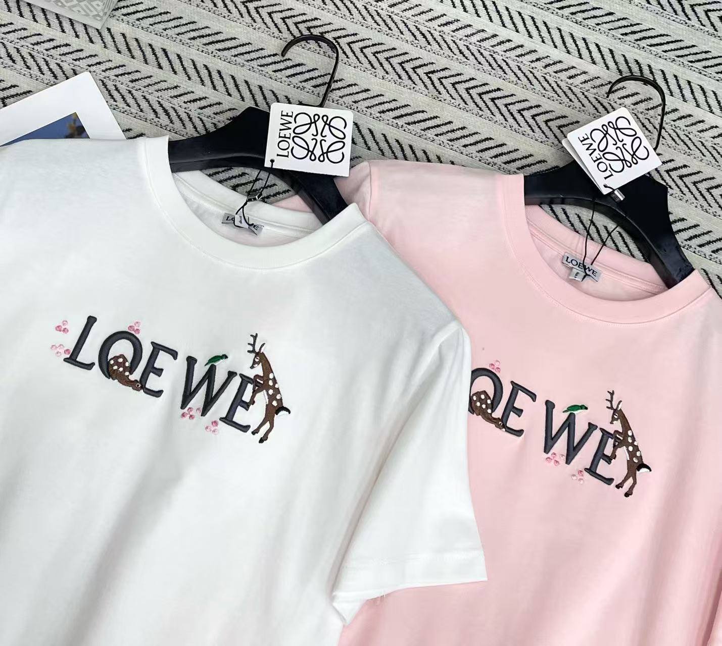 LOEWE 刺繍入りレターTシャツ【50％割引+送料無料】