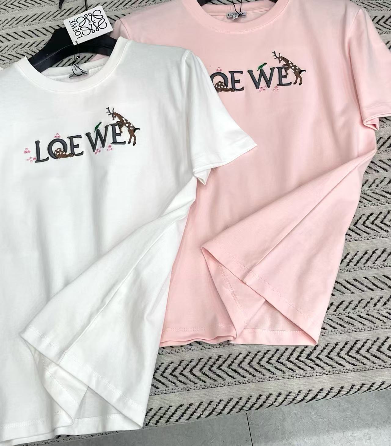 LOEWE 刺繍入りレターTシャツ【50％割引+送料無料】