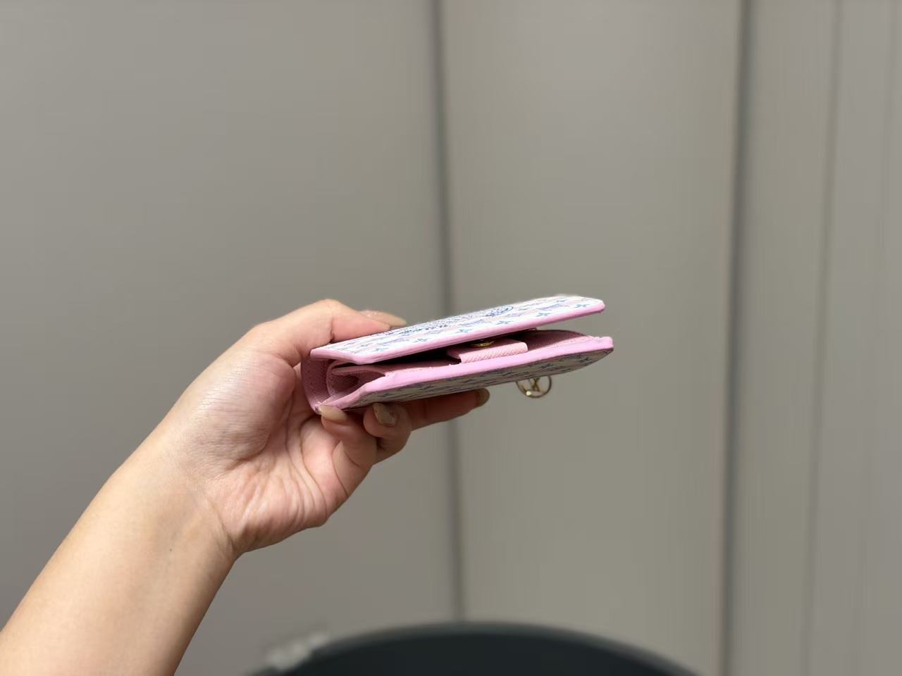 LV ジップアラウンドウォレット【50％割引+送料無料】