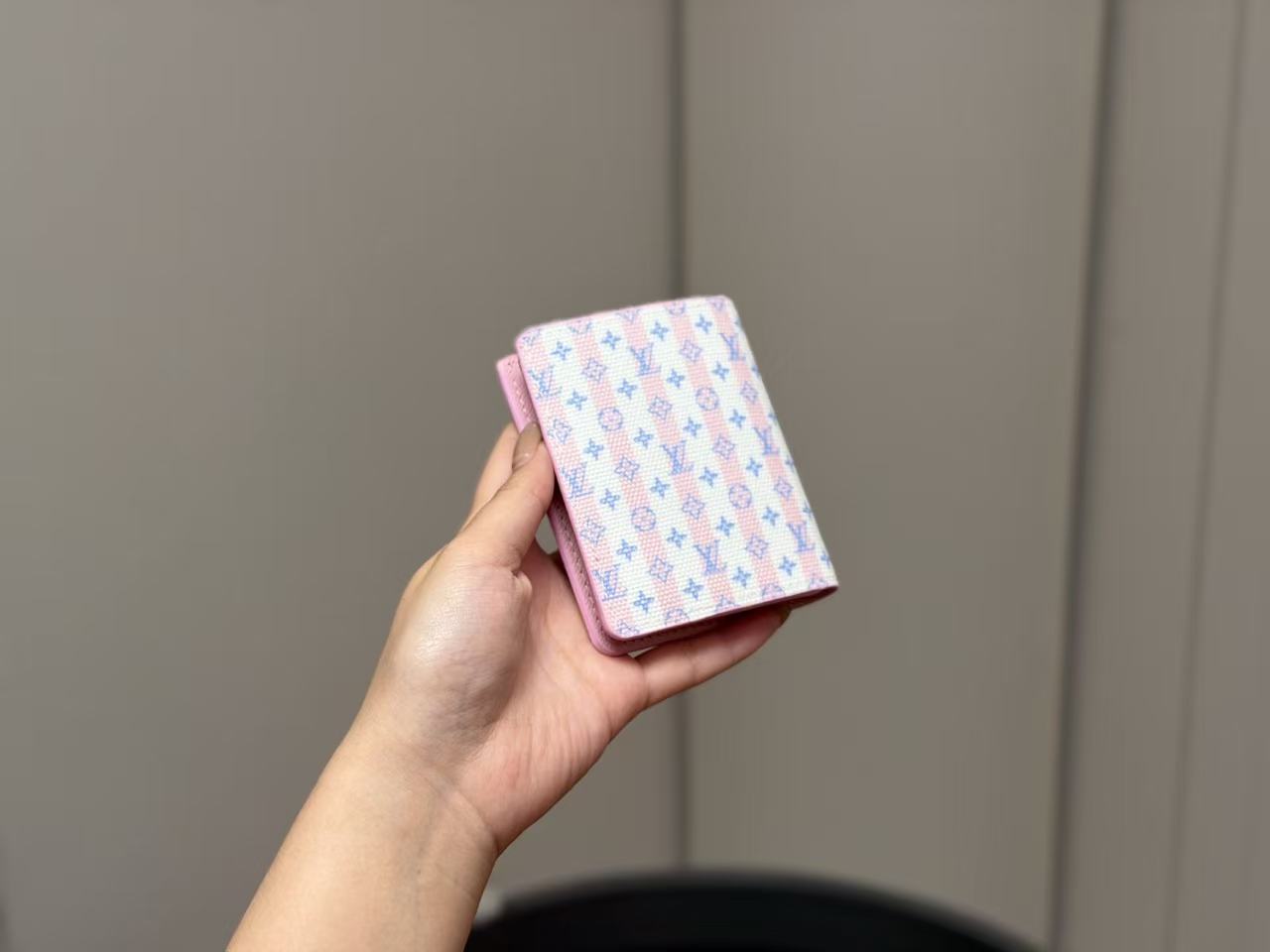 LV ジップアラウンドウォレット【50％割引+送料無料】
