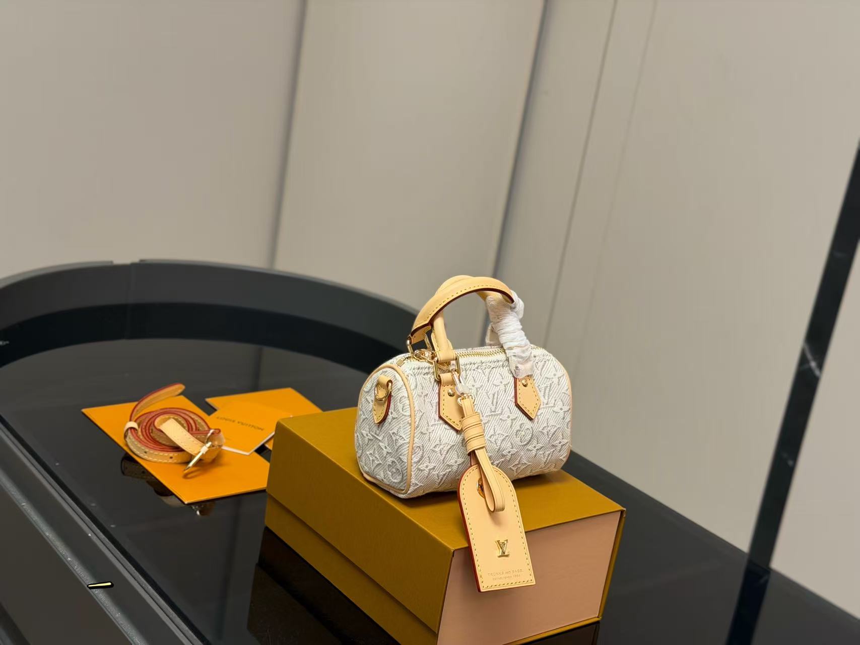 LV Speedy Nanoハンドバッグ【50％割引+送料無料】
