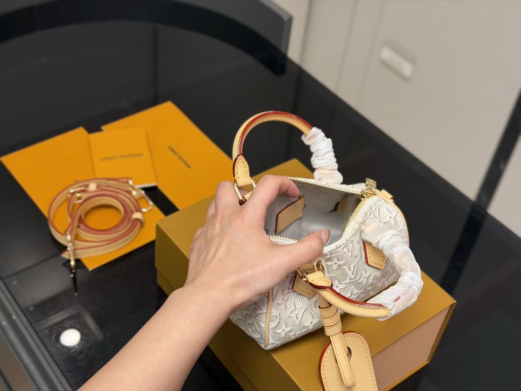LV Speedy Nanoハンドバッグ【50％割引+送料無料】