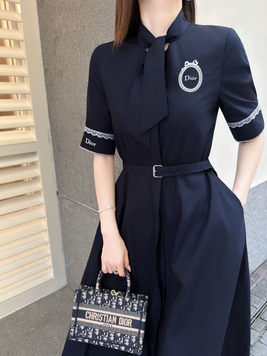 DI0R刺繡入りレタードレス【50％割引+送料無料】