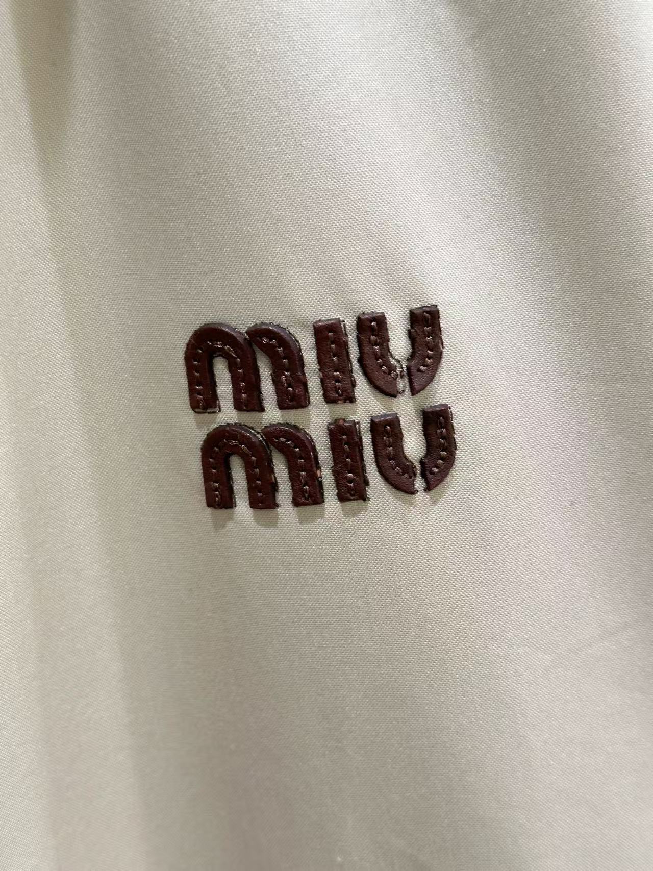 M1UM1U シンプルレターフード付きジャケット【50％割引+送料無料】