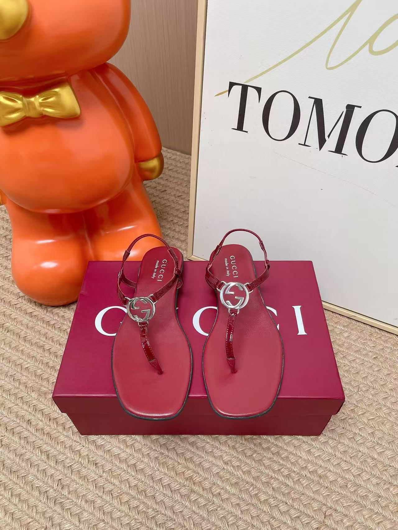 GUCCI ハイクオリティ ダブルG ビーチフラットサンダル【50％割引+送料無料】