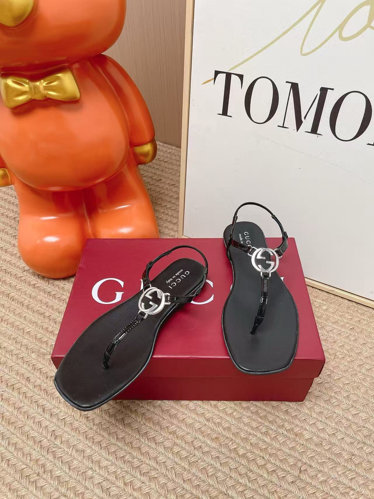 GUCCI ハイクオリティ ダブルG ビーチフラットサンダル【50％割引+送料無料】