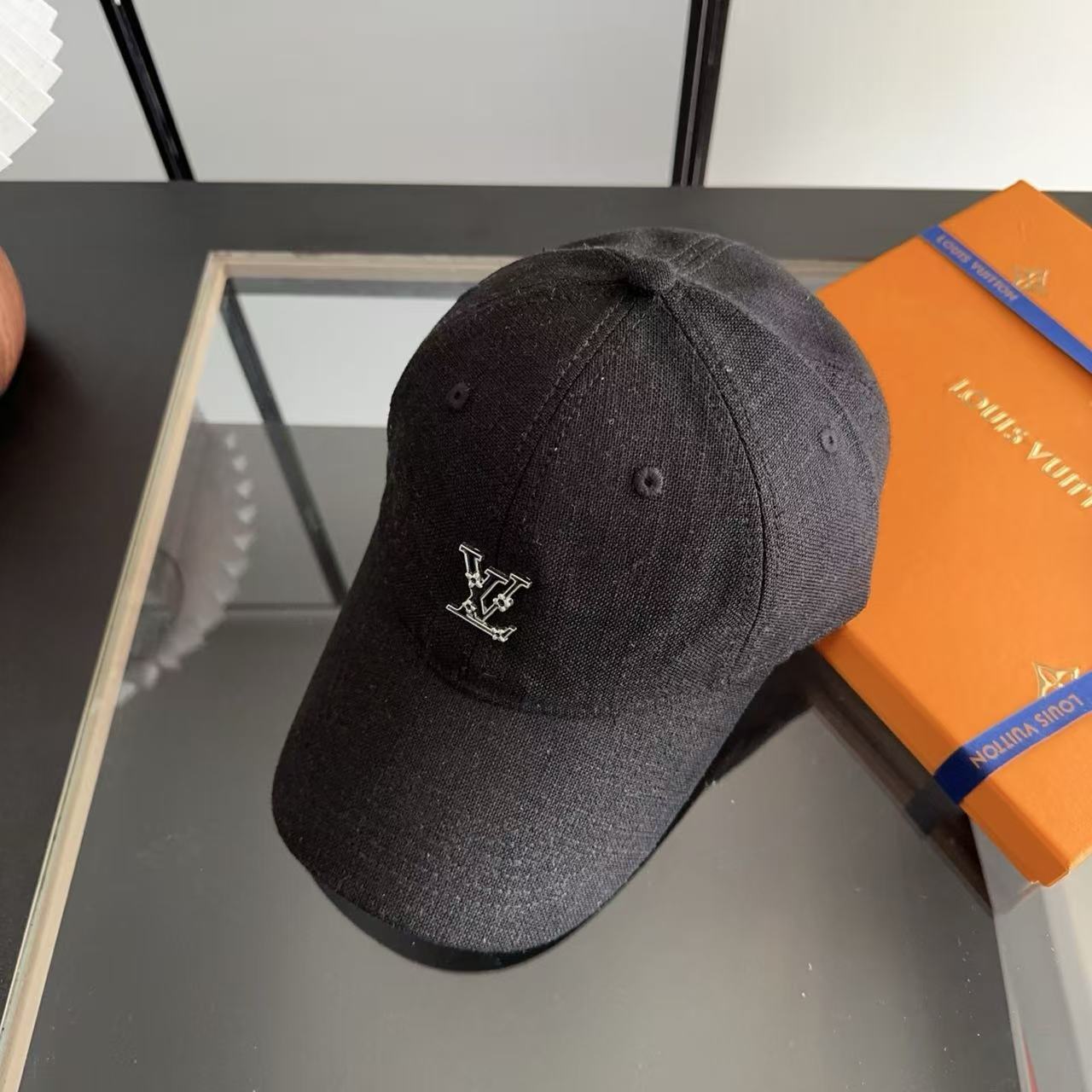 LV ミニマリストロゴ ベースボールキャップ【50％割引+送料無料】
