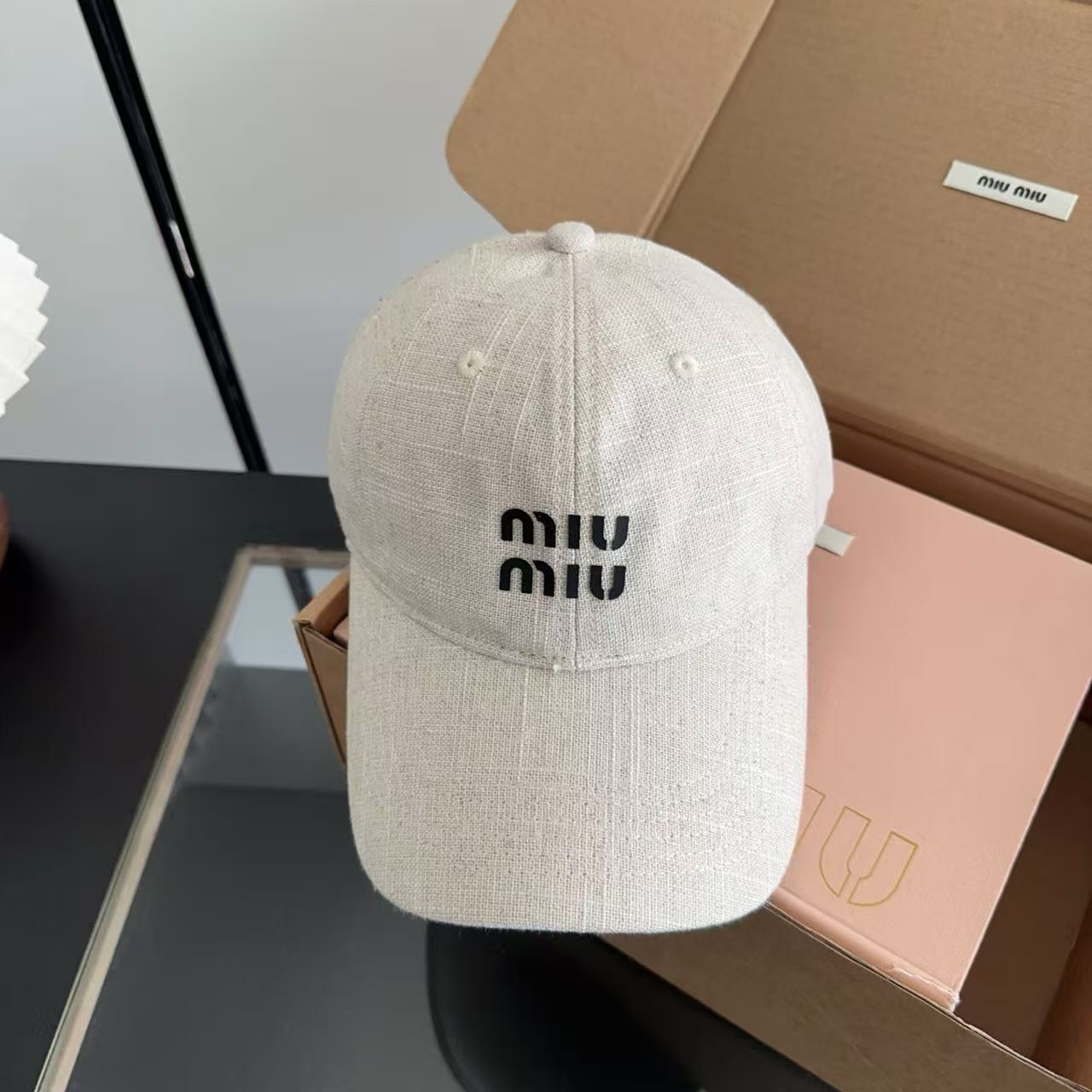 M1UM1U レターベースボールキャップ【50％割引+送料無料】
