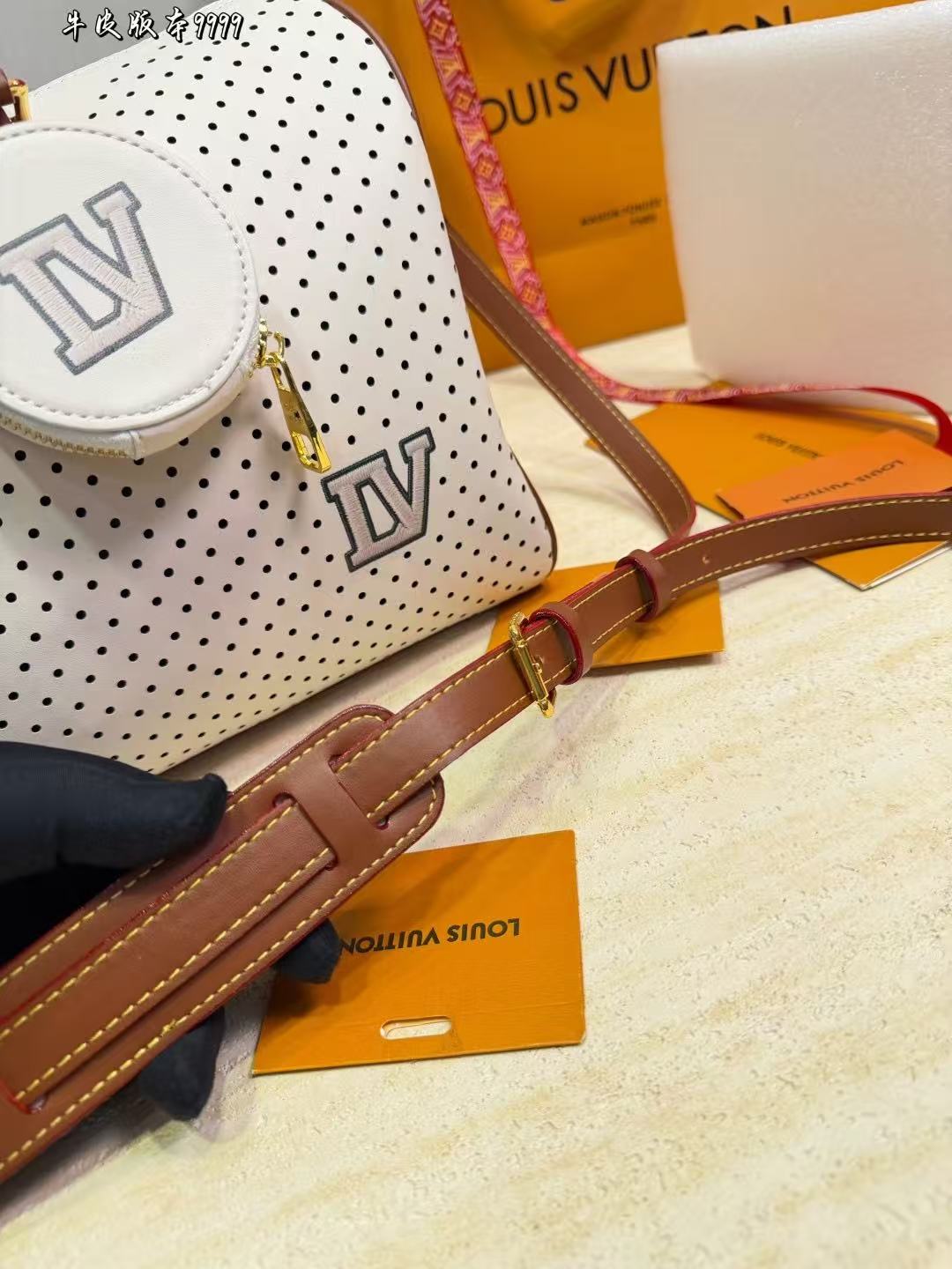 LV Perforatedハンドバッグ【50％割引+送料無料】