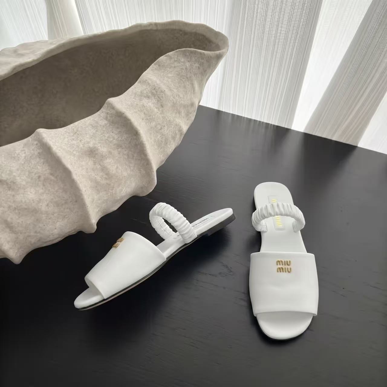 M1UM1U シンプルなスリッパ【50％割引+送料無料】