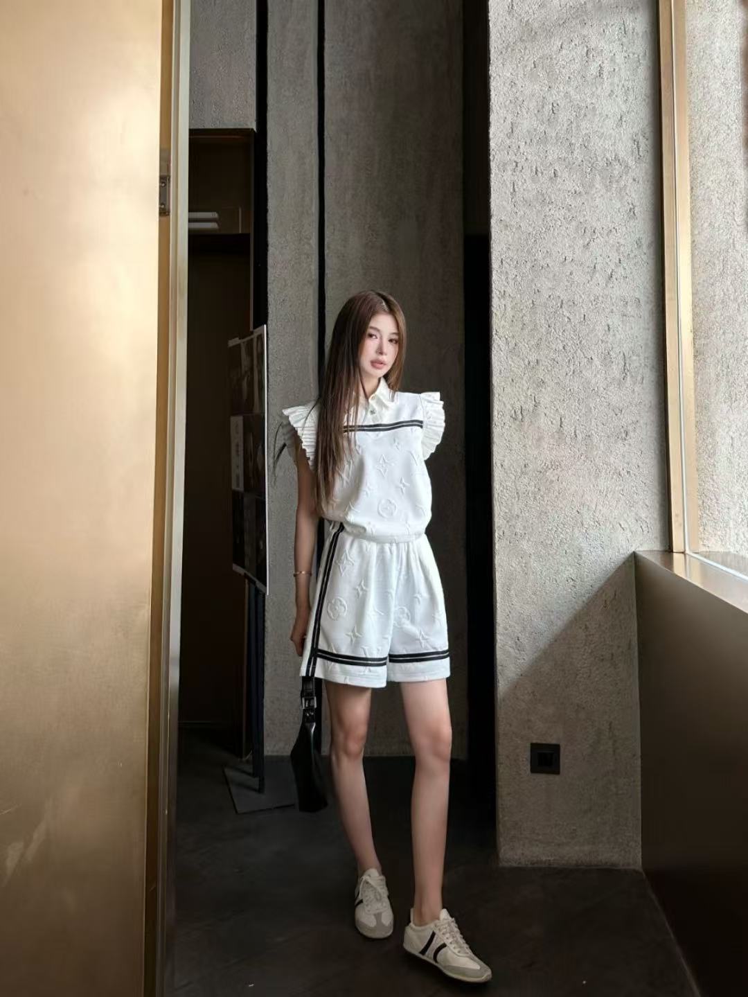 LV ラッフル付きトップス＆ショートパンツ セットアップ【50％割引+送料無料】
