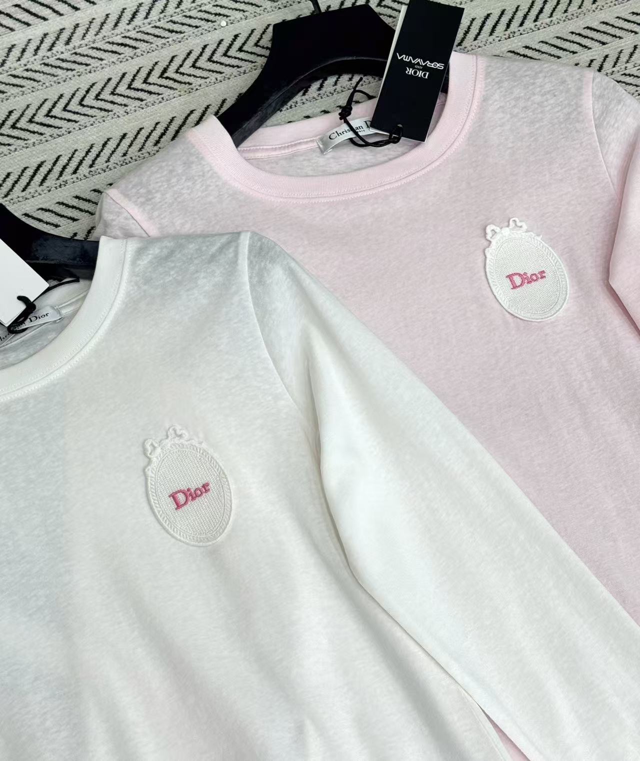 DIOR レタリング刺繍 Tシャツ【50％割引+送料無料】
