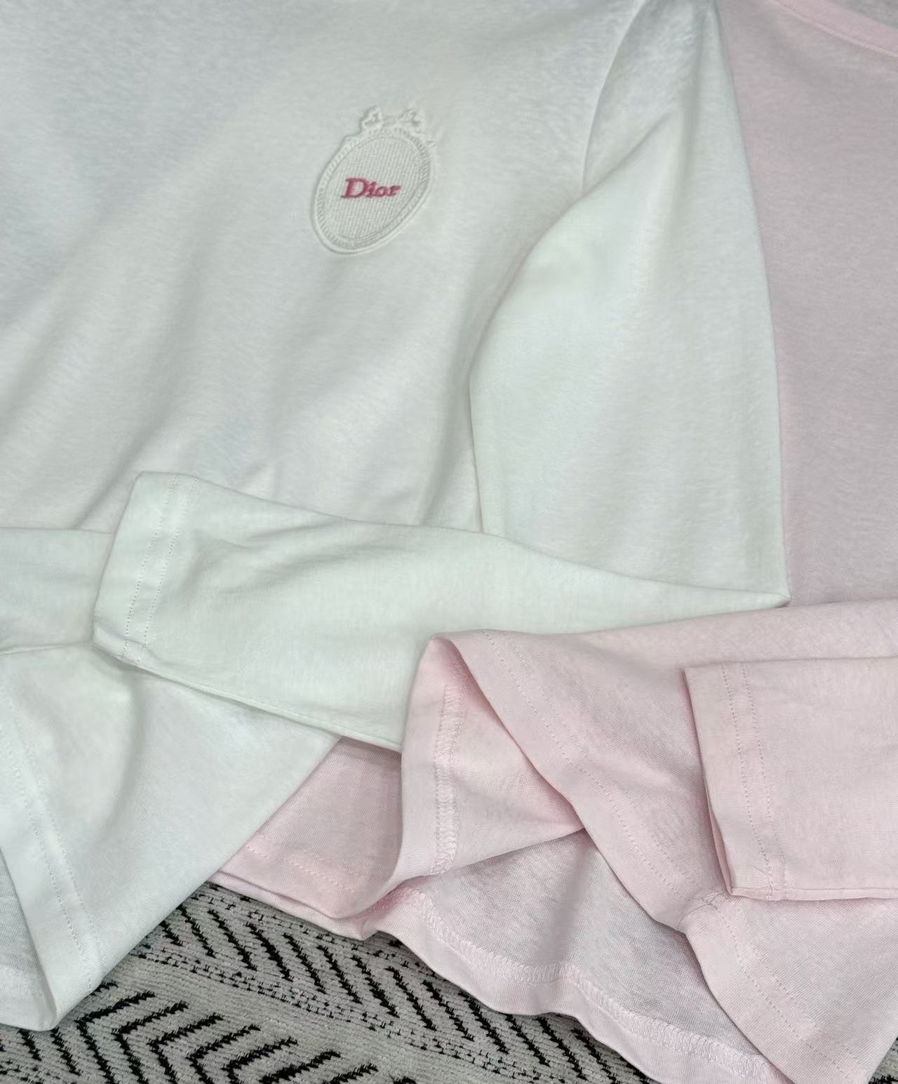 DIOR レタリング刺繍 Tシャツ【50％割引+送料無料】