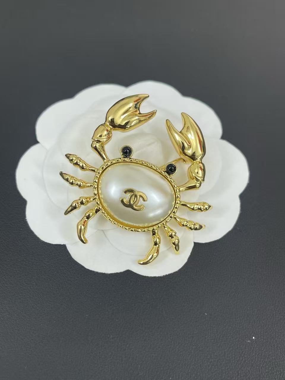 CHANE1 ダブルC カニブローチ【50％割引+送料無料】