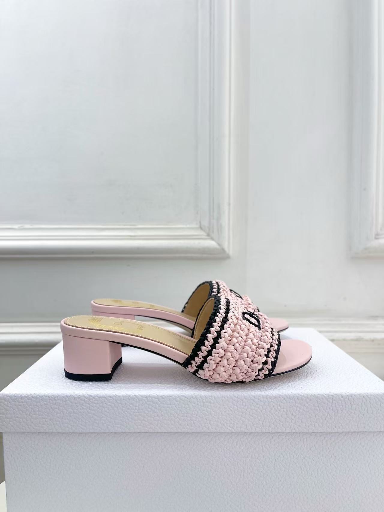 DIOR 高品質な刺繍入りローヒールシューズ【50％割引+送料無料】