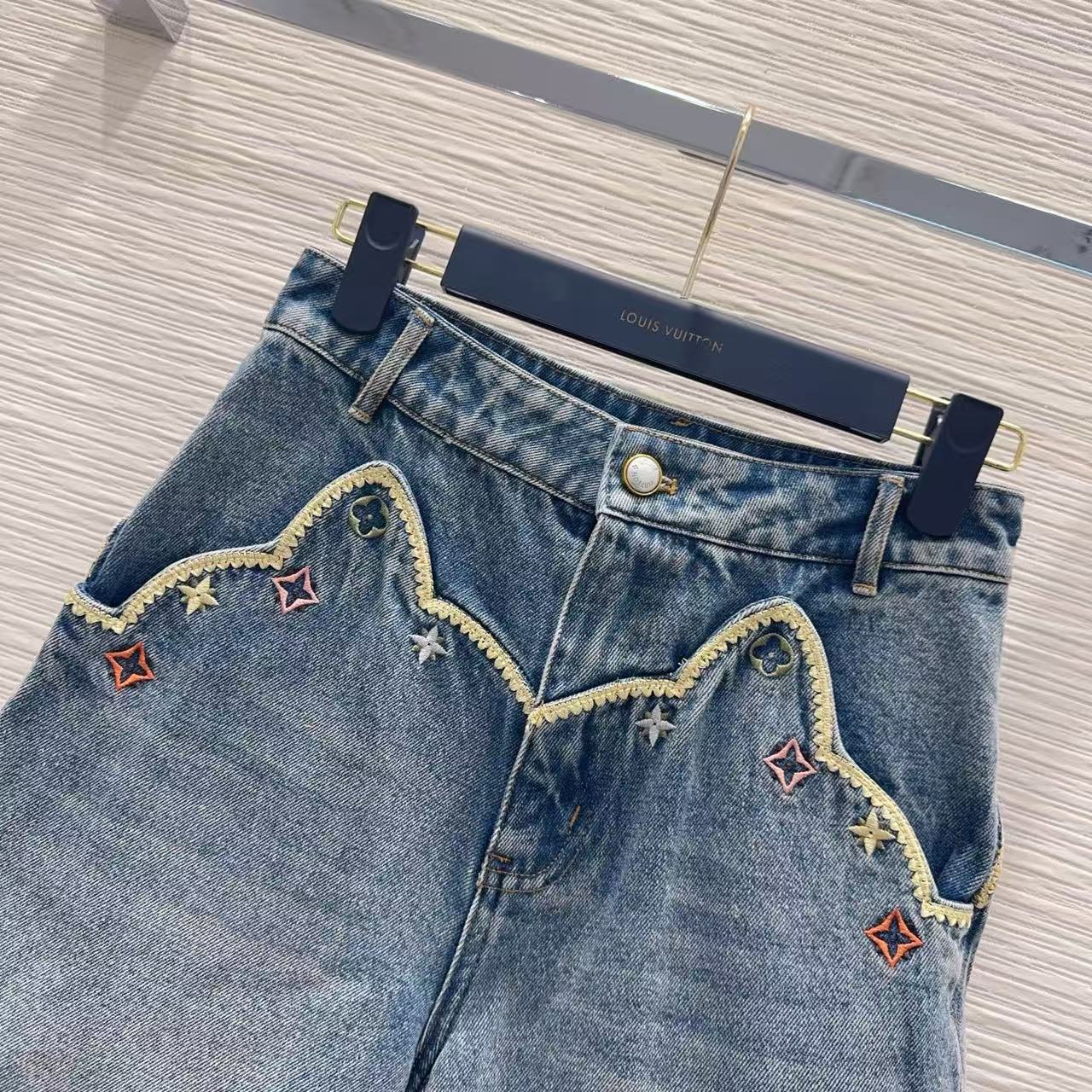 LV刺繍入りレター・デニムショーツ【50％割引+送料無料】