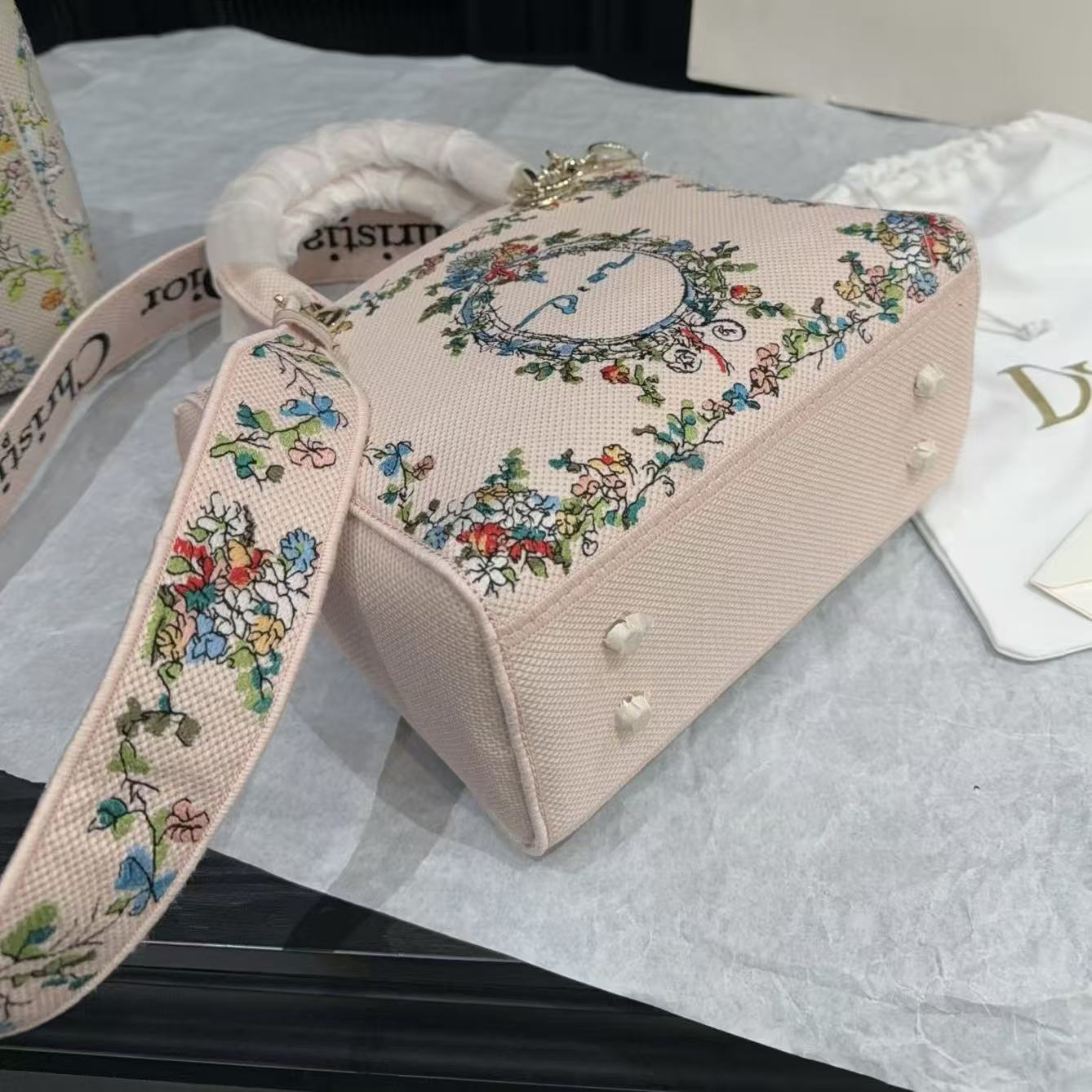 DI0R刺繍入りハンドバッグ【50％割引+送料無料】