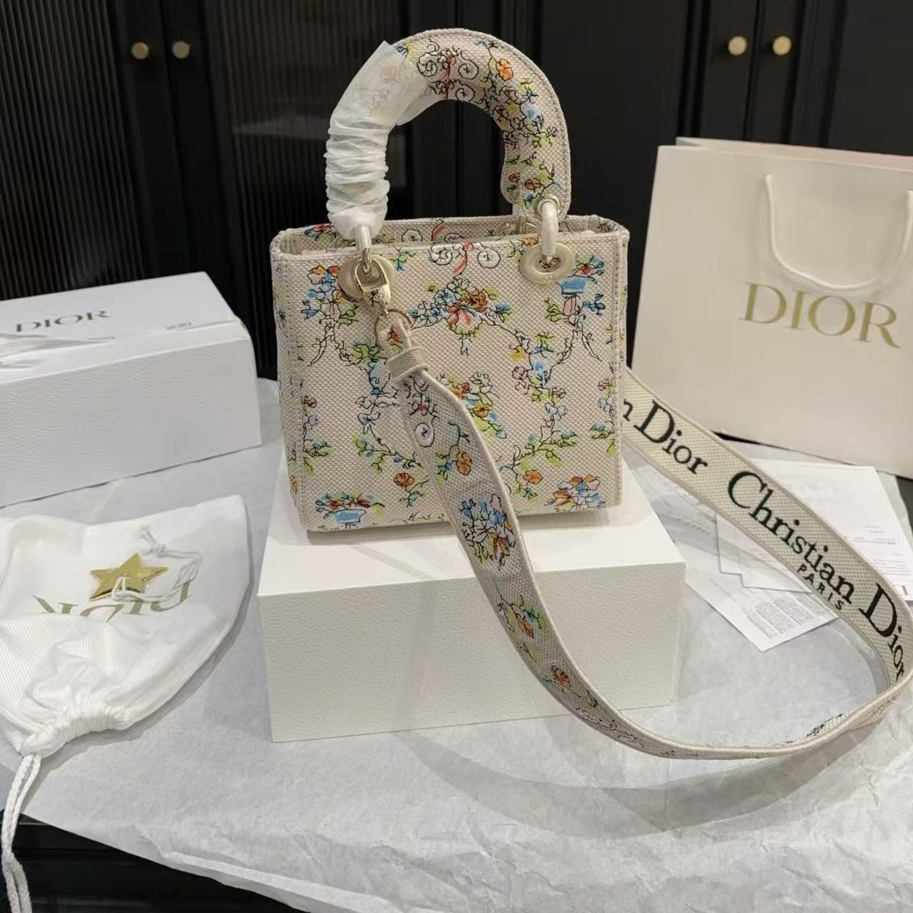 DI0R高品質な刺繍入りハンドバッグ【50％割引+送料無料】