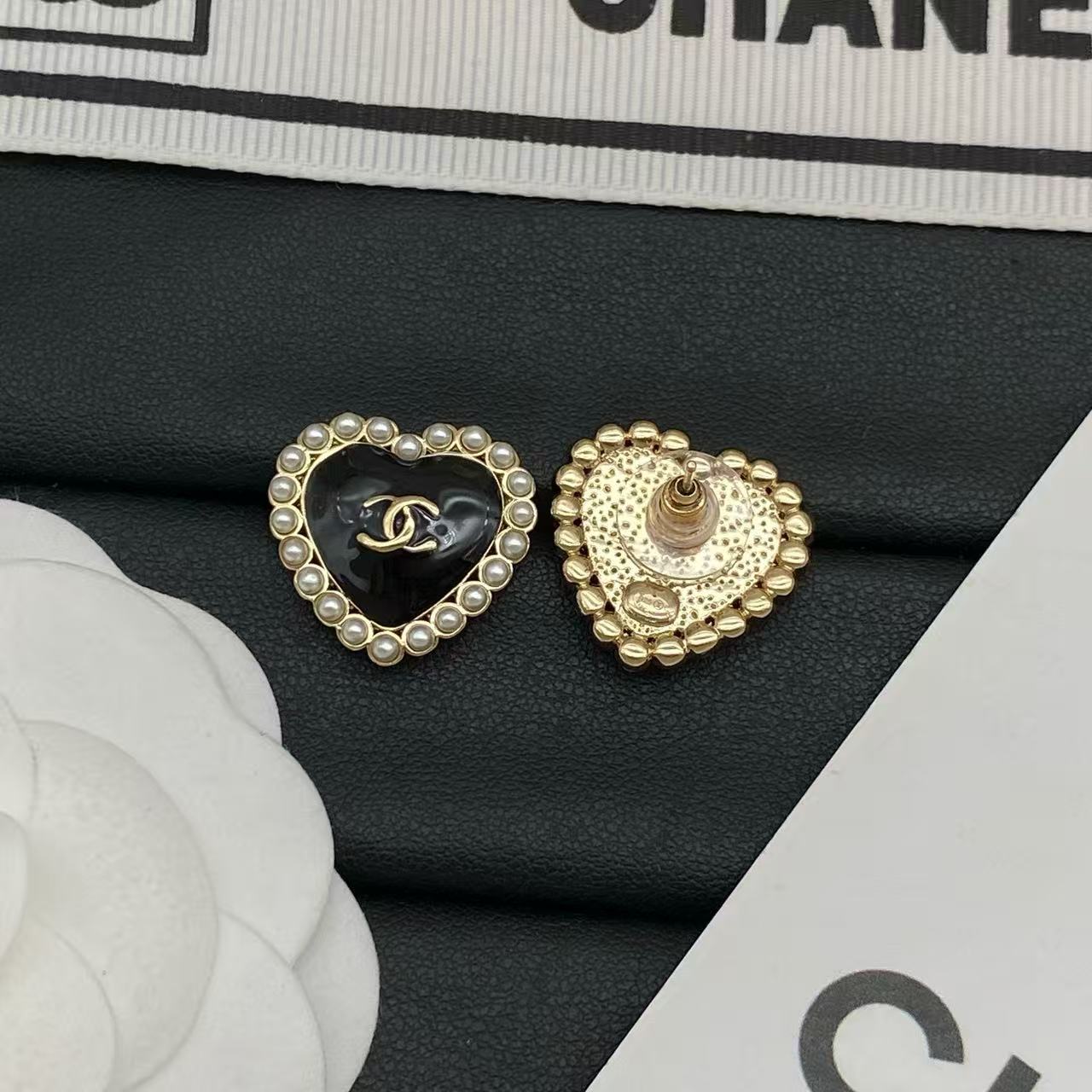 CHANE1 ダブルCハートパールスタッドピアス【50％割引+送料無料】