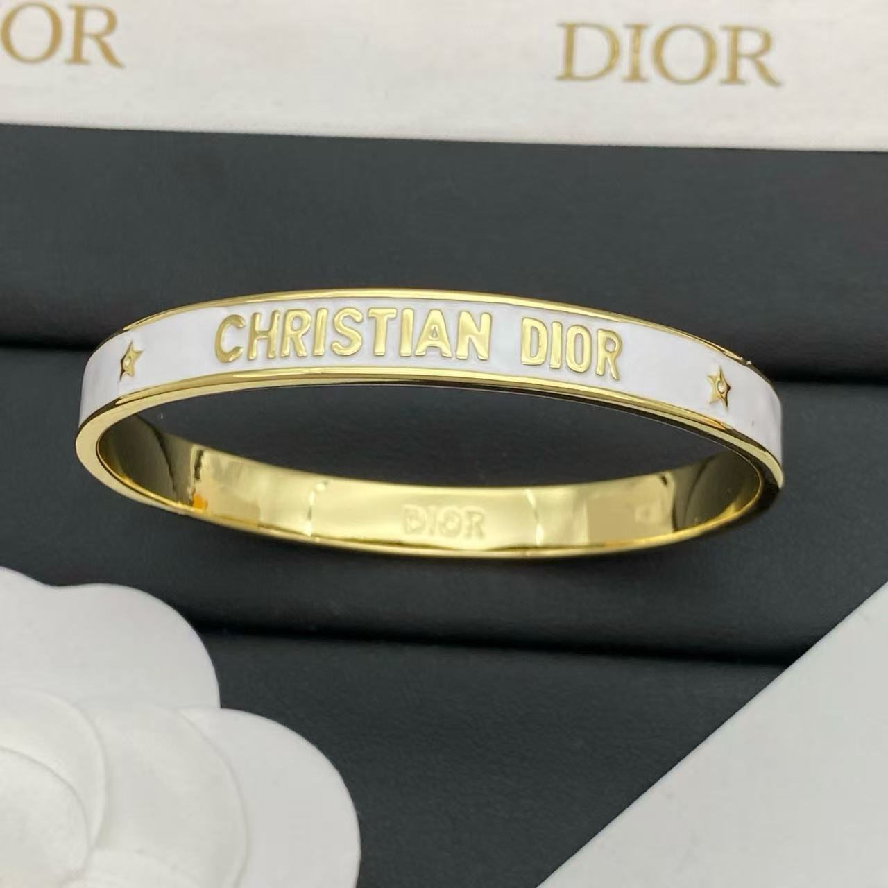 DIOR レタリング ブラック＆ホワイト ブレスレット【50％割引+送料無料】