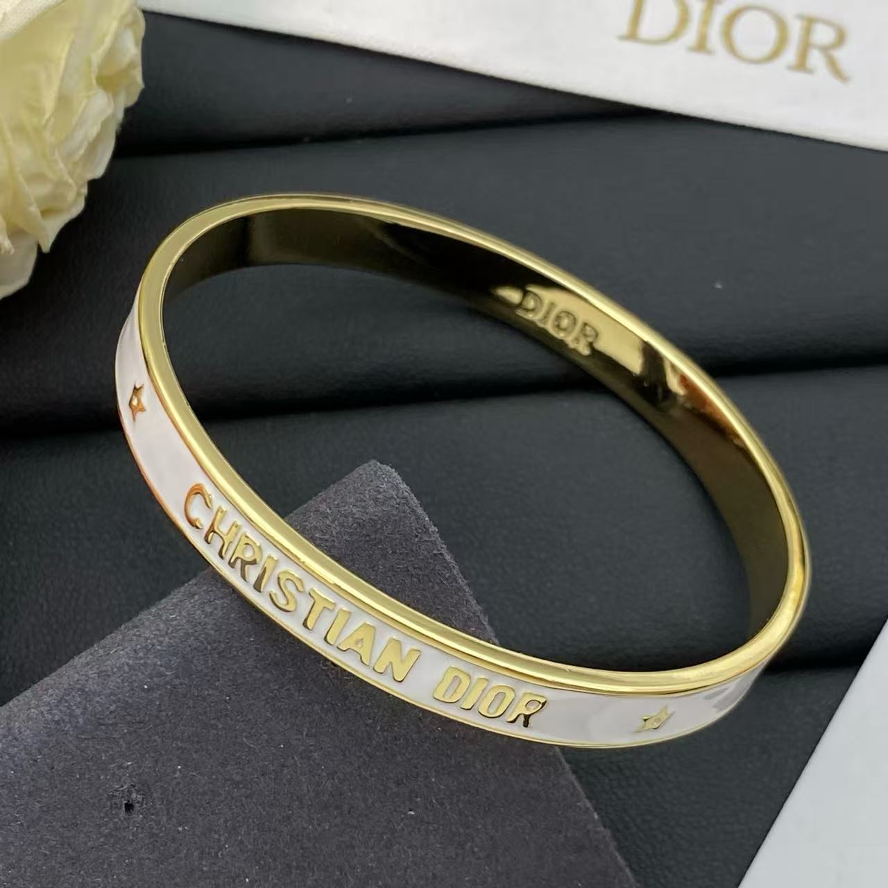 DIOR レタリング ブラック＆ホワイト ブレスレット【50％割引+送料無料】