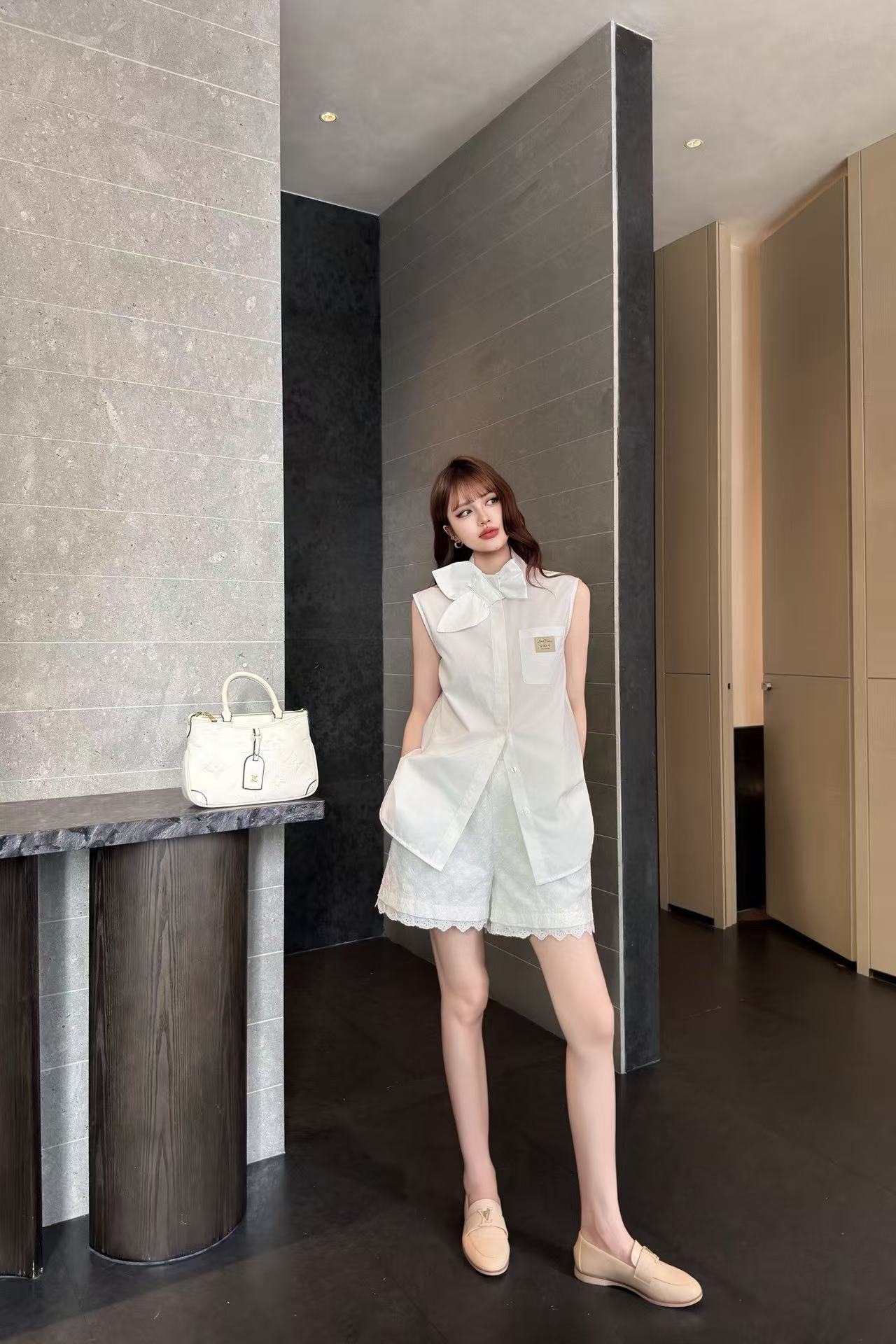 LV ミニマルなノースリーブシャツ【50％割引+送料無料】