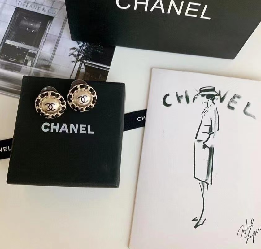 CHANE1 ダブルC レザー スタッドピアス【50％割引+送料無料】