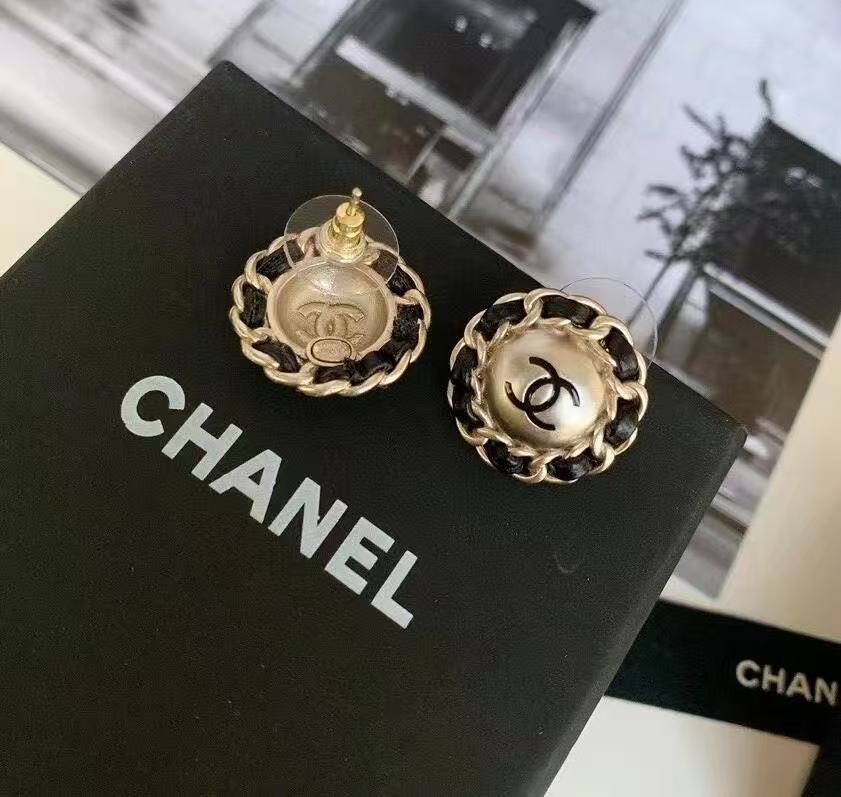 CHANE1 ダブルC レザー スタッドピアス【50％割引+送料無料】