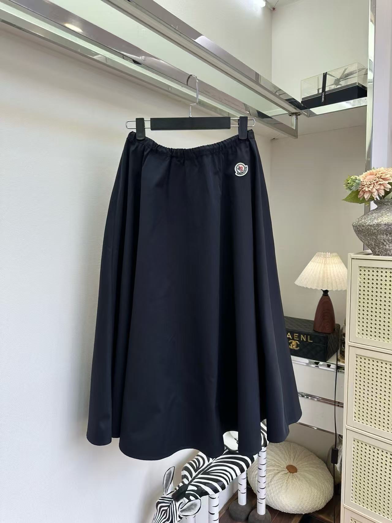 M0NCLER シンプルミディスカート【50％割引+送料無料】