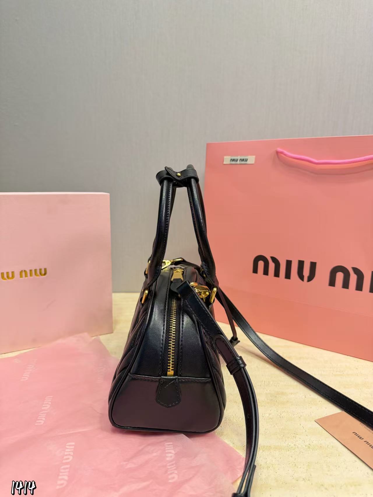 M1UM1U ラムスキン ハンドバッグ【50％割引+送料無料】