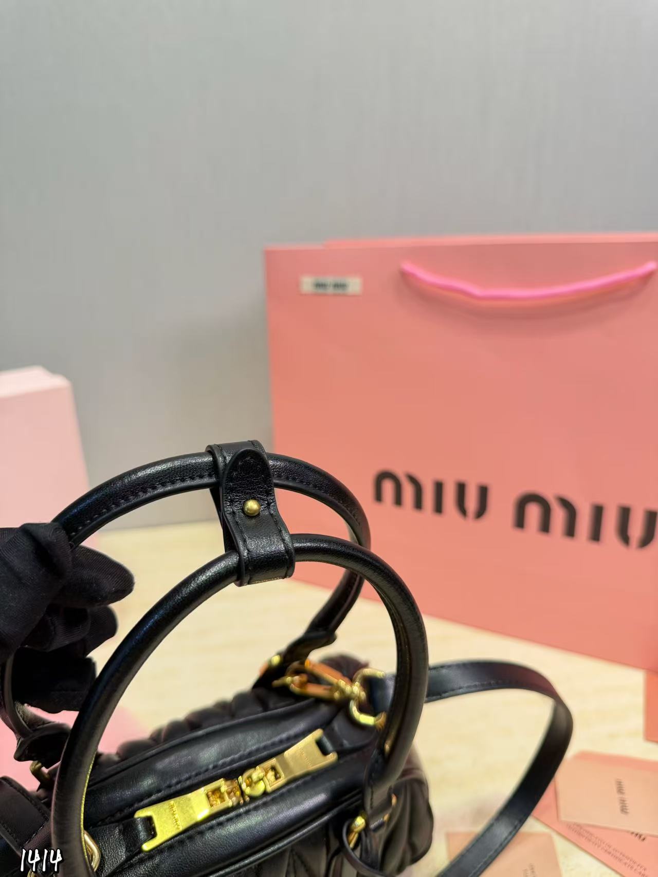 M1UM1U ラムスキン ハンドバッグ【50％割引+送料無料】