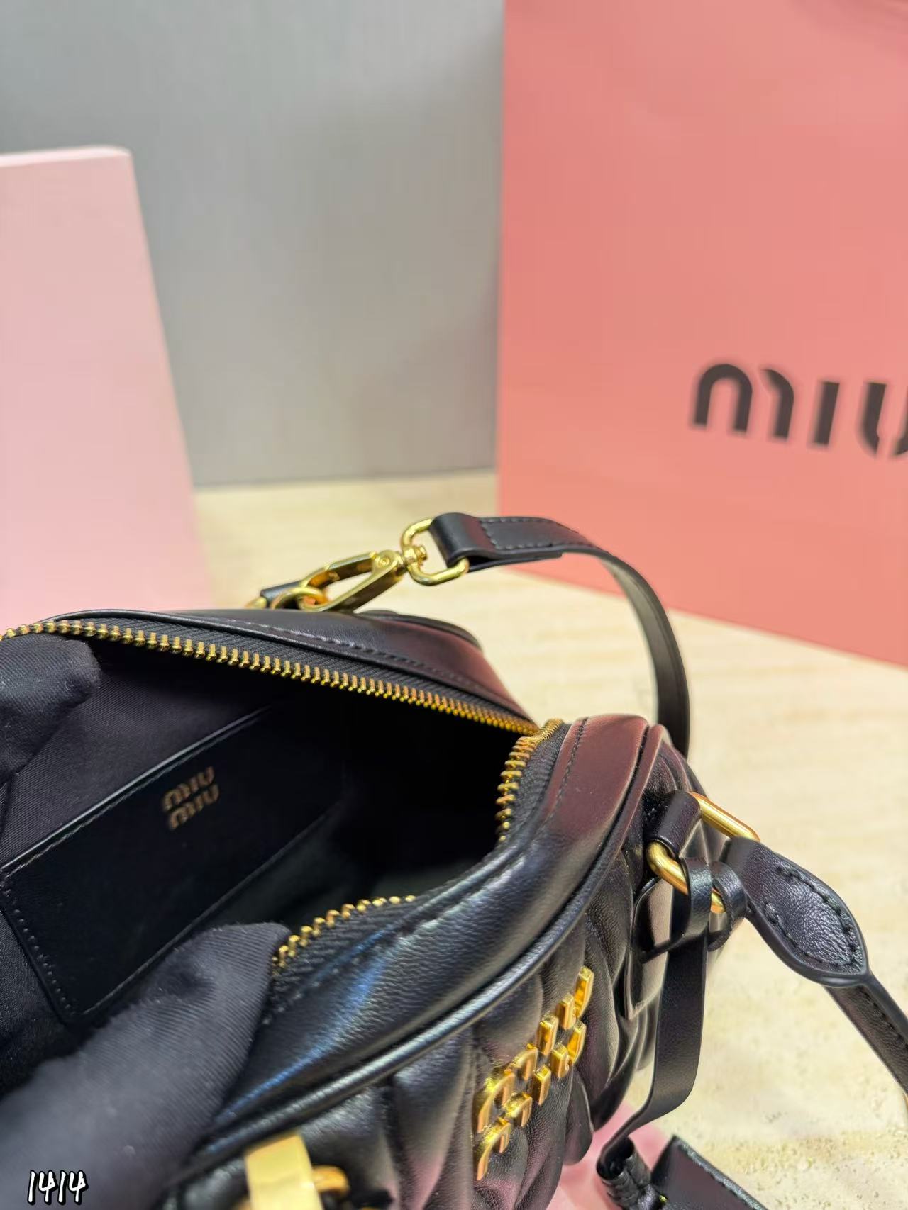 M1UM1U ラムスキン ハンドバッグ【50％割引+送料無料】