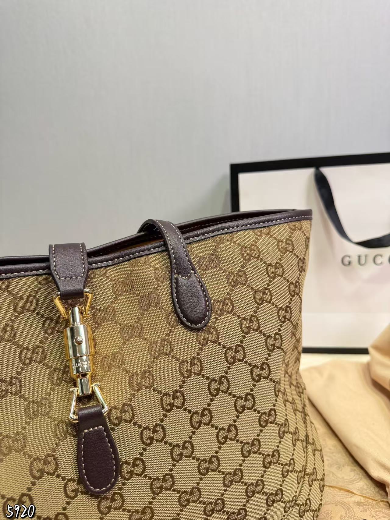 GUCC1 GG Supremeショッピングバッグ【50％割引+送料無料】