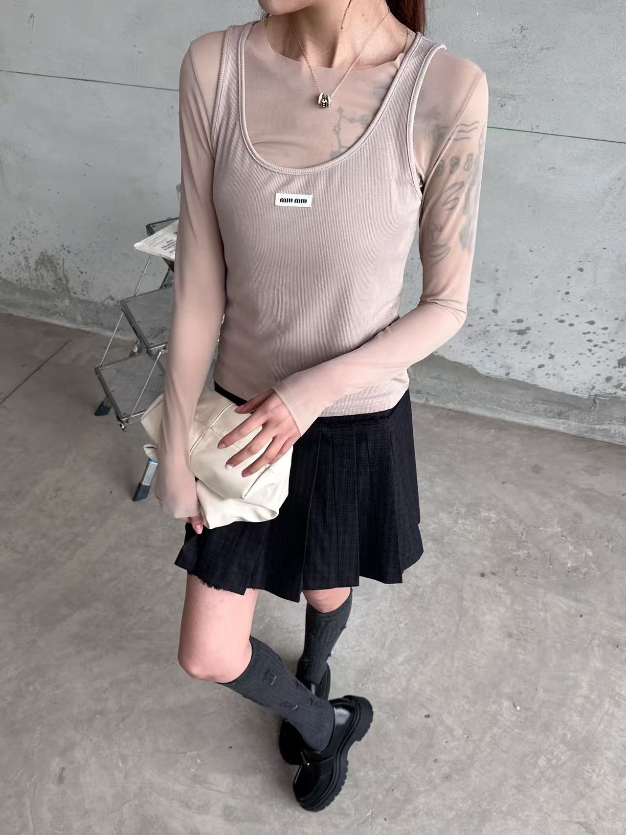 M1UM1U シンプルな長袖Tシャツ【50％割引+送料無料】