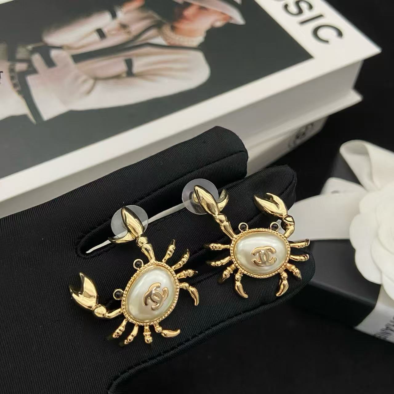 CHANE1 ダブルC カニピアス【50％割引+送料無料】