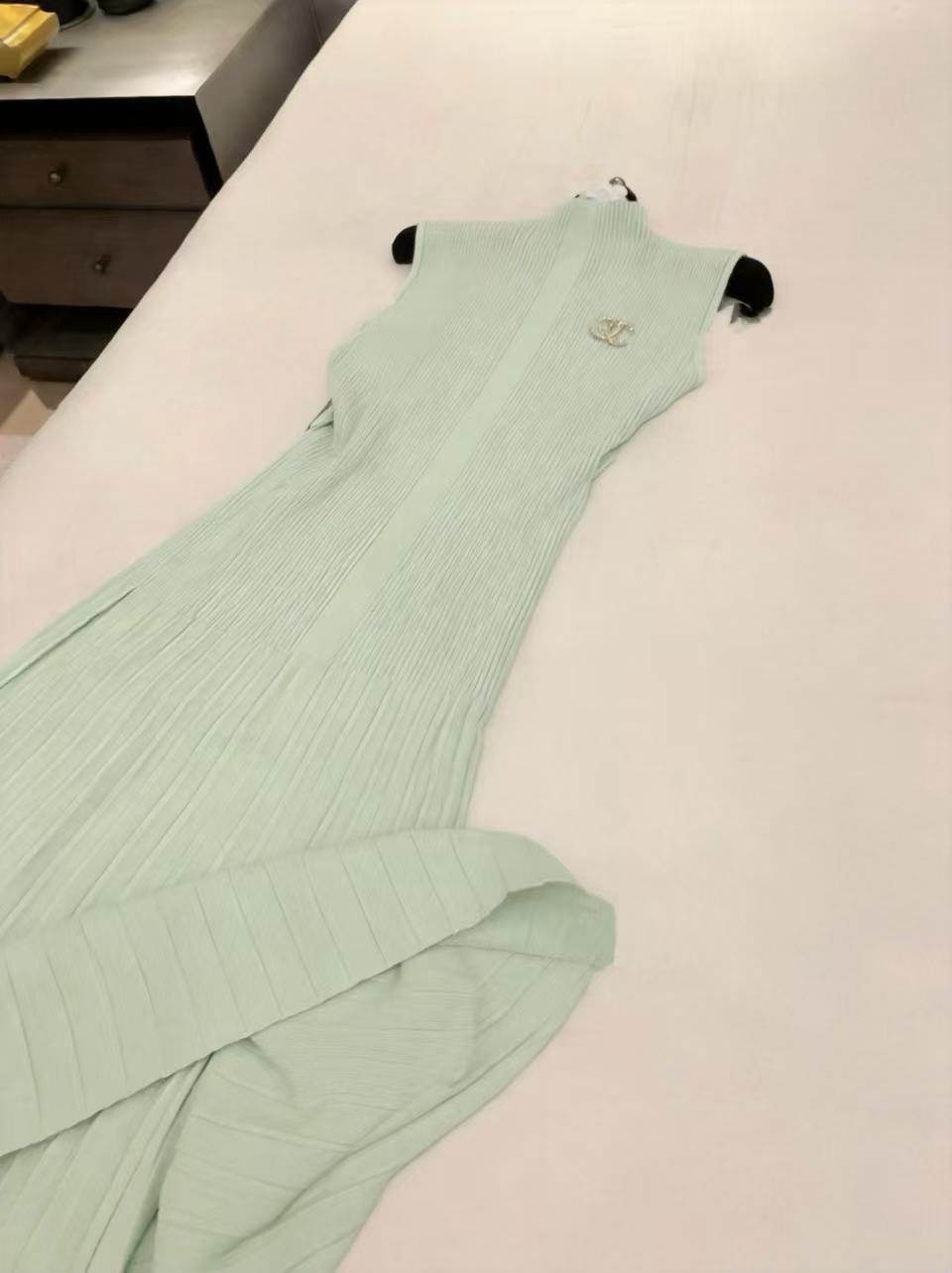 CHANE1 ハイネックニットドレス（ブローチ付き）【50％割引+送料無料】