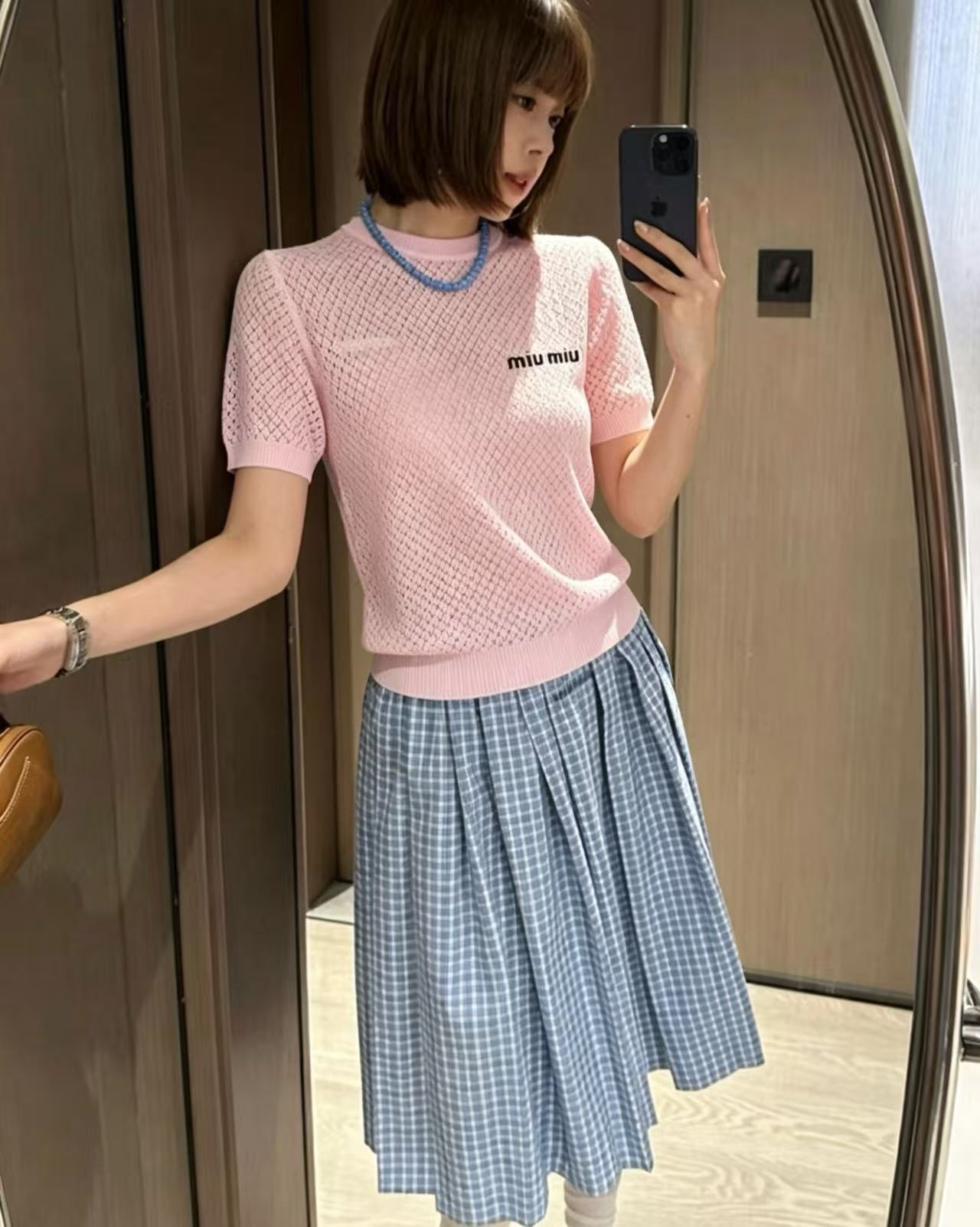 M1UM1U カットアウト・レタリング入りウールセーター【50％割引+送料無料】