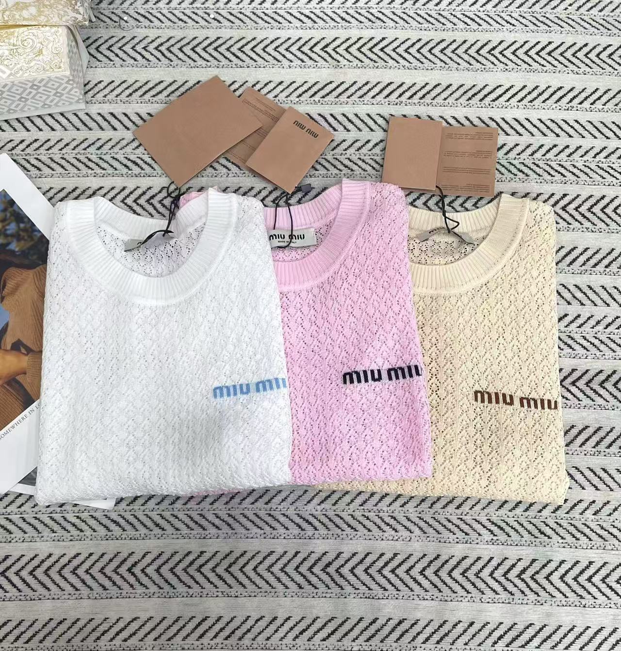 M1UM1U カットアウト・レタリング入りウールセーター【50％割引+送料無料】