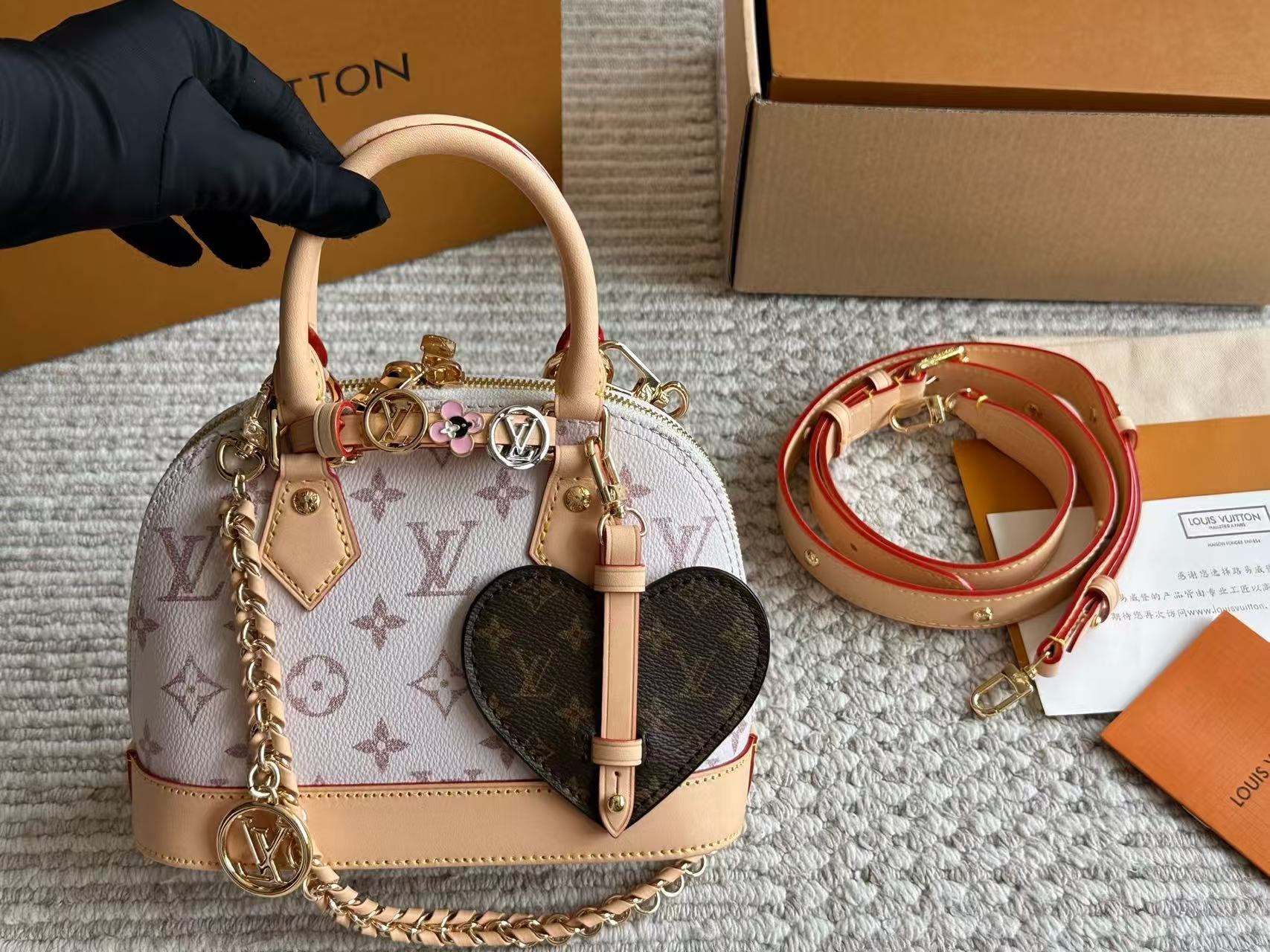 LV ALmaシェルバッグ【50％割引+送料無料】