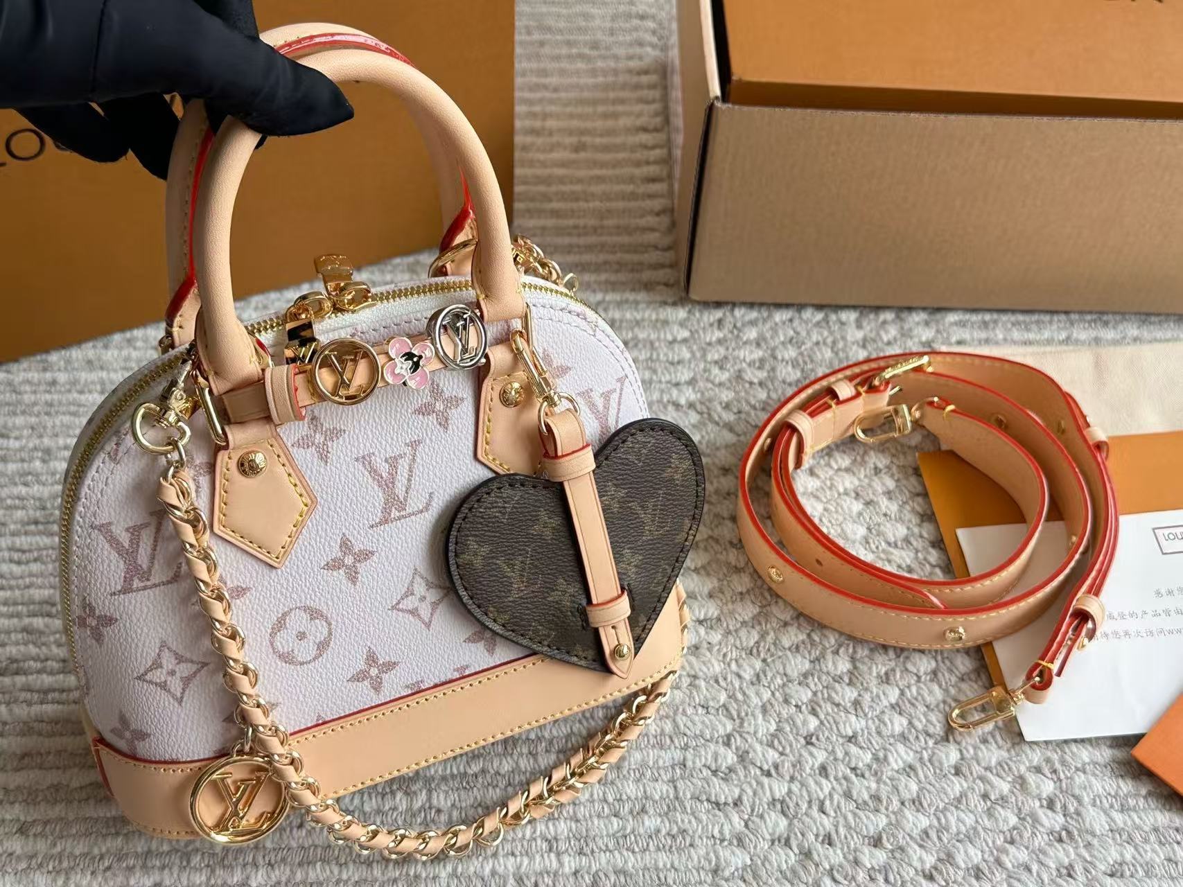 LV ALmaシェルバッグ【50％割引+送料無料】