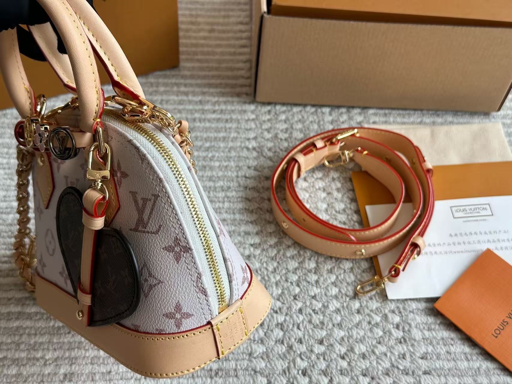 LV ALmaシェルバッグ【50％割引+送料無料】