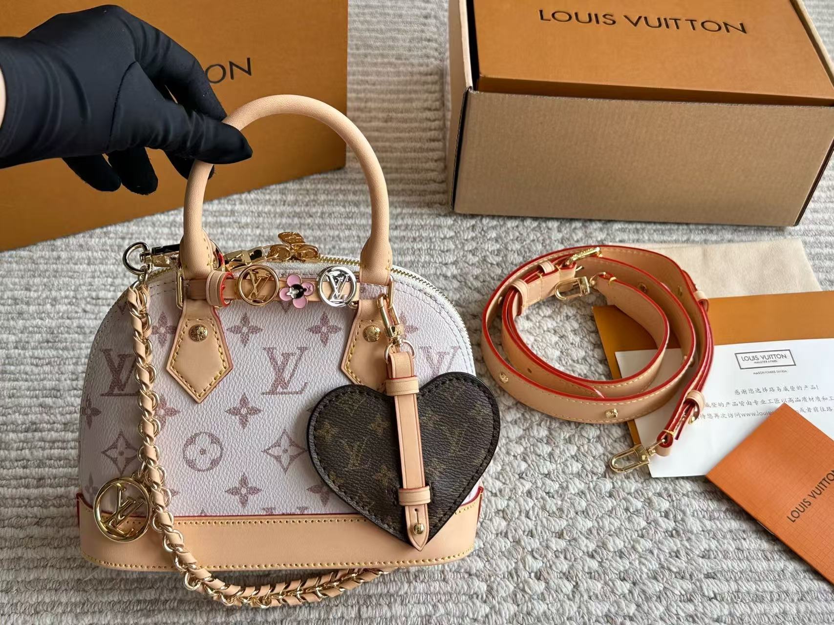 LV ALmaシェルバッグ【50％割引+送料無料】