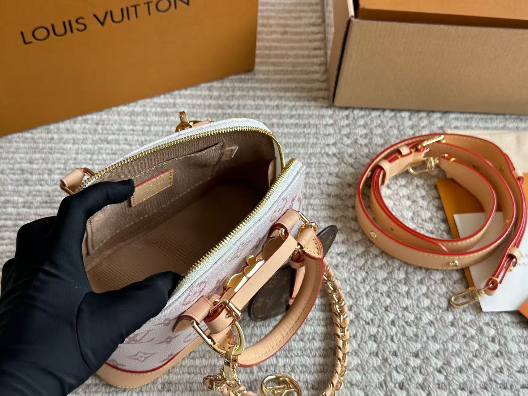 LV ALmaシェルバッグ【50％割引+送料無料】